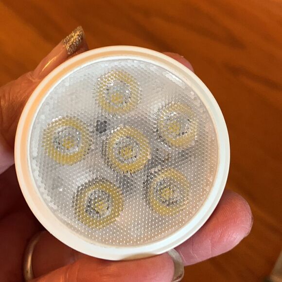 Set of six LED bulbs six watt. See all photos - Picture 3 of 7